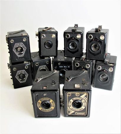 null BOX, ensemble de onze appareils photographiques de diverses marques vendus pour...