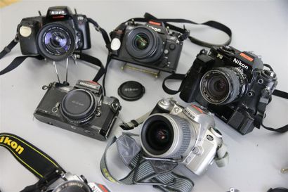 null NIKON, ensemble de neuf appareils en l'état : boîtier Nikon F50 avec objectif...