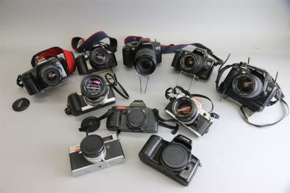 null CANON, ensemble de dix appareils en l'état : boîtier Canon EOS 500 avec objectif...