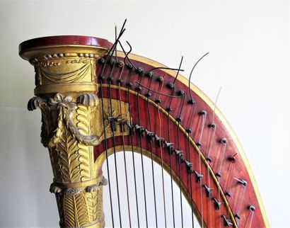null Belle harpe classique portant la marque originale " Chaillot à Paris ". Circa...