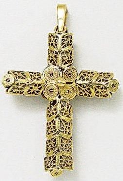 Pendentif croix en or filigrané. (en l'état)...