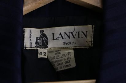 null LANVIN Paris
BLAZER en laine, double boutonnage, deux poches plaquées, une poche...