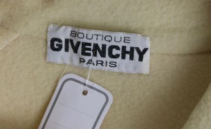 null Boutique GIVENCHY Paris
VESTE de type carmagnole avec sa ceinture en drap de...