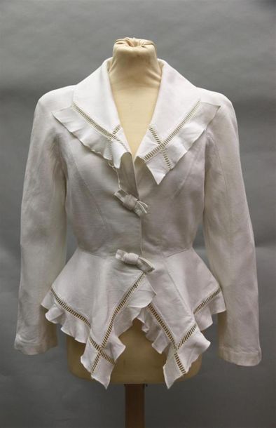 null Thierry MUGLER
VESTE DE TAILLEUR blanche en lin, boutonnière à pressions
Taille...