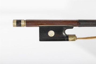 null Archet violon de Victor Fétique, portant sa marque au fer authentique. 54 g,...