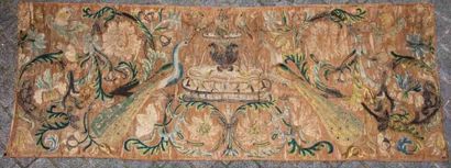 null Antependium brodé, Italie XVIIe siècle, satin de ton cuivre brodé soie polychrome...