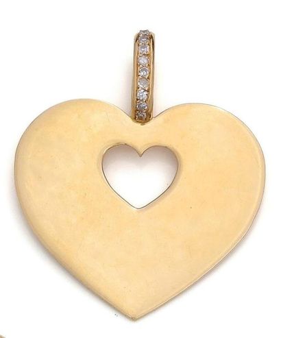 null POIRAY
Pendentif coeur en or jaune 750°/°° serti de diamants taille brillant...
