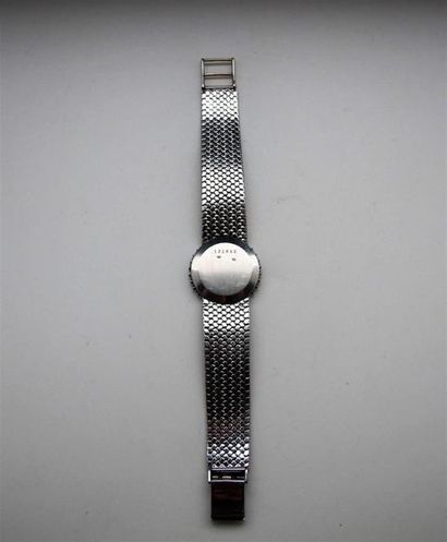 null JAEGER-LECOULTRE
Montre bracelet de dame en or blanc 750°/°°, le cadran argenté...