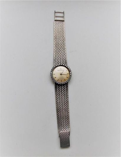 null JAEGER-LECOULTRE
Montre bracelet de dame en or blanc 750°/°°, le cadran argenté...