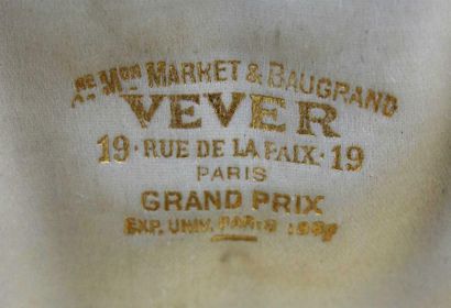 null VEVER Paris
Montre de col montée en broche en or rose et gris 750°/°° pavée...