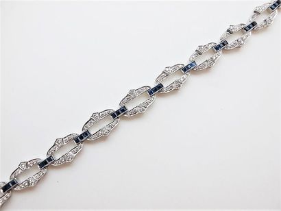 null 750°/°° white gold bracelet made of articulated links paved with brilliant-cut...