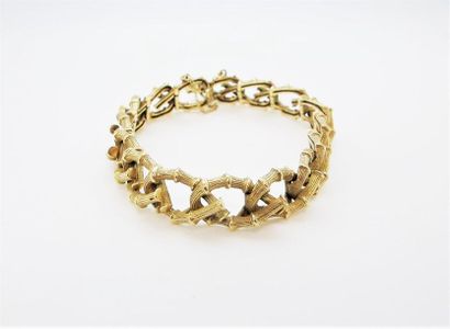 null 750°/°°° yellow gold bracelet made of bamboo sections forming links. Invisible...