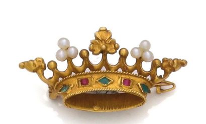 null Broche en forme de couronne de marquis en or jaune 18k ornée de pierres de couleurs...