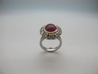 null Ring in platinum and 750°/°°° yellow gold decorated with a cabochon of ruby...