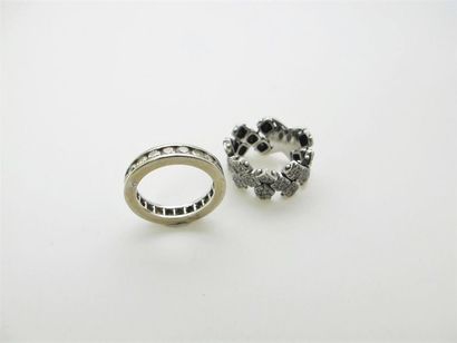 null 750°/°°° white gold wedding ring adorned with brilliant-cut diamonds. Diamond...