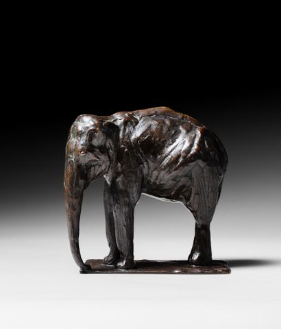  Rembrandt BUGATTI (1884 - 1916) 
Small elephant at rest
Bronze proof, dark brown... Gazette Drouot