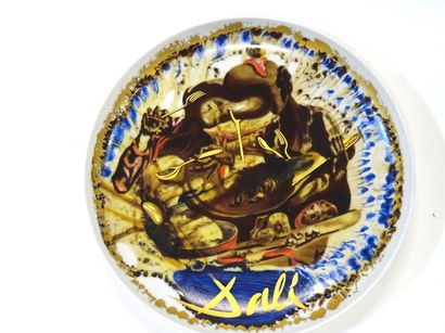  Salvador DALI pour Rosenthal : un plat montre molle en porcelaine n°2248 / 3000... Gazette Drouot