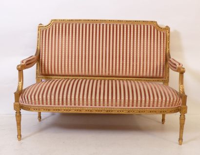  Un canapé en bois sculpté et doré de style Louis XVI modèle de Georges Jacob. Epoque... Gazette Drouot