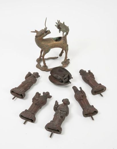 null CHINE, XIXème-XXème siècles

- Chimère en bronze formant brûle-parfum.

La queue...