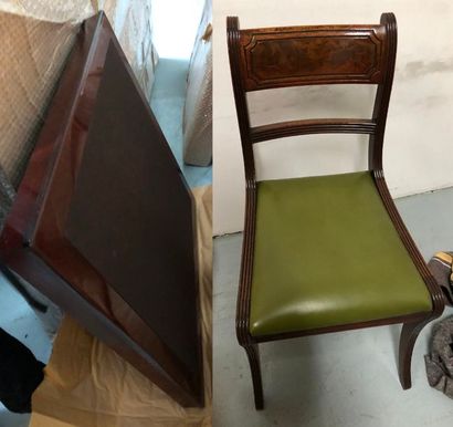 null Table de bridge pliante.

On joint :

Deux chaises de style néoclassique, garniture...
