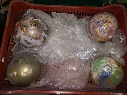 null Mannette de 4 boules à perruques en verre avec pigments internes.