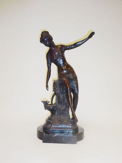 D'après Auguste MOREAU (1834-1917) Femme à la fontaine. 
Epreuve en bronze à patine...