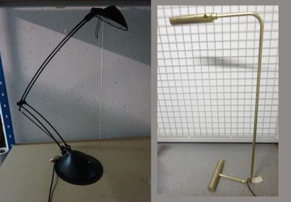 Philippe STEPHANT pour MANADE 

Lampe de bureau articulée en plastique et métal noir...