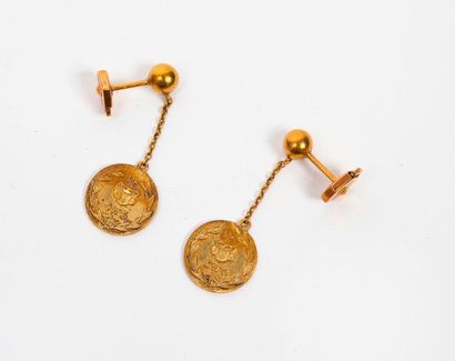 null Paire de puces d'oreilles en or jaune (750) retenant des pièces en or 1909 Alaska...
