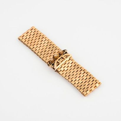  Bracelet ceinture en or (750) à maille tressée, au fermoir émaillé noir 
Poids brut...