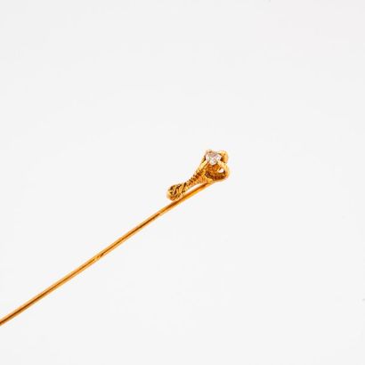 null Epingle de cravate en or jaune (750) à motif d'une serre d'aigle ornée d'un...