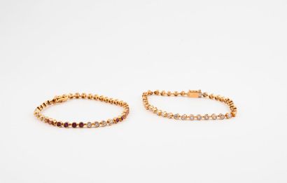 Deux bracelets ligne en or jaune (750) ornés...