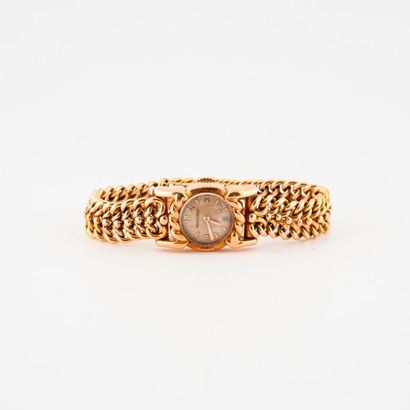 JAEGER LECOULTRE 

Montre bracelet de dame en or jaune (750).

Boîtier circulaire,...
