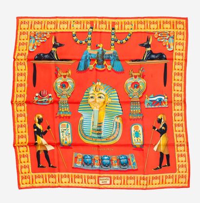 HERMES Paris 

Carré en twill de soie imprimée titré "Tutankhamun" sur fond rouge...