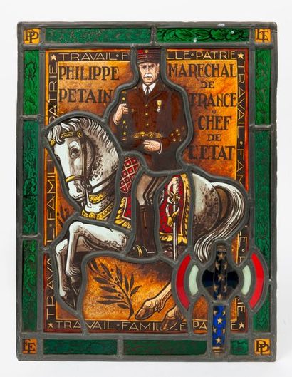 null Rare vitrail figurant le Maréchal Pétain à cheval.

Avec l’inscription : "PHILIPPE...