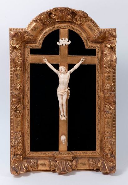 null Crucifix avec Christ en ivoire (Elephantidae spp ; > 20 %) (pré-Convention)...