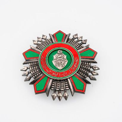 TUNISIE 

Ordre de la République (1959).

Plaque de Grand-Officier en métal émaillé...