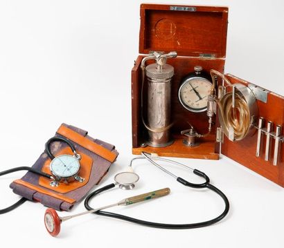 null Lot de matériel médical comprenant :

- Stéthoscope Littmann Made in USA. 

-...