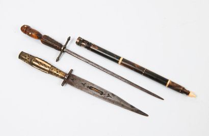 Deux dagues :

- une ESPAGNOLE, XIXème siècle.

Garde...