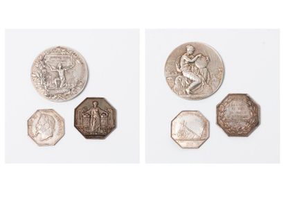 null Trois médailles en argent (min. 800) :

- deux octogonales (Société d'Agriculture...