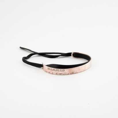 HERMES Paris 

Bracelet demi jonc en argent (min.800) gravé du nom de la maison et...
