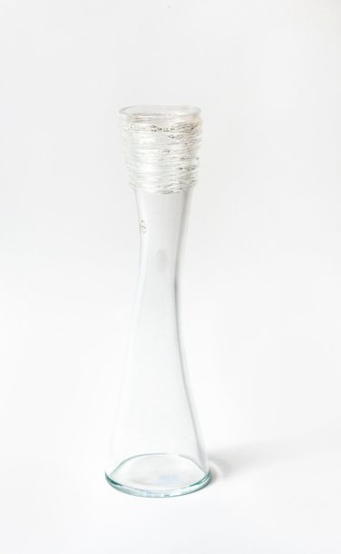 SALVIATI 

Vase modèle Teseo Piccolo.

En verre le fût légèrement courbé, le col...