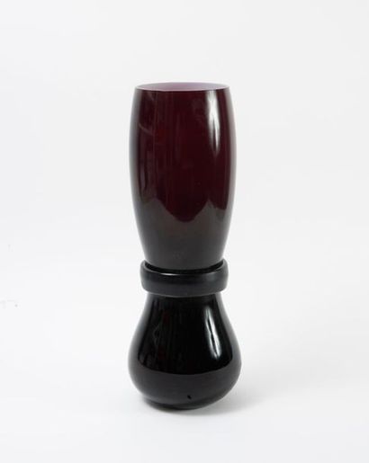 SALVIATI 

Vase modèle Fasciati.

En verre de Murano de couleur prune, à panse rétrécie...