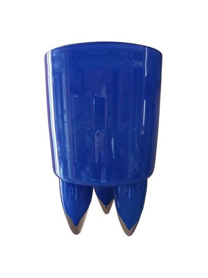 Scott SLAGERMAN (1964) 
Vase-sculpture.
En verre monochrome bleu, soufflé, de forme...