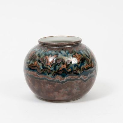 Camille Tharaud (1878-1956) Limoges 

Vase boule.

En porcelaine à décor de coulures....