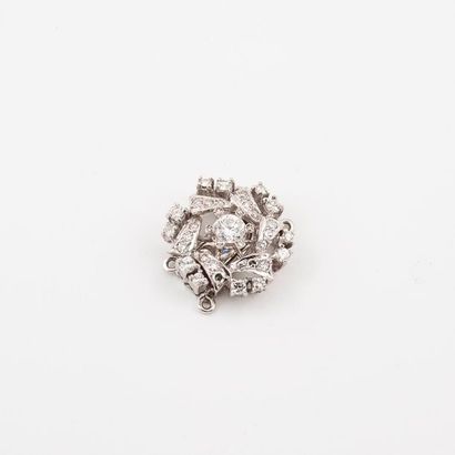 null Fermoir à cliquet de collier en or gris (750) centré d'un diamant de taille...
