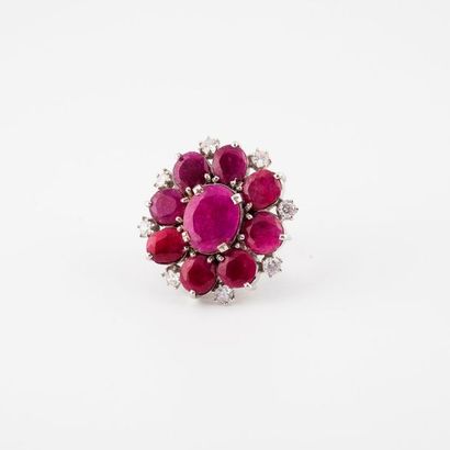 null Importante bague fleur en or gris (750) ornée de racine de rubis, baignées,...