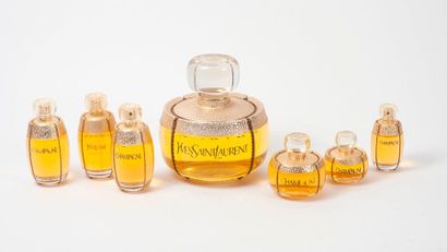 Yves Saint-Laurent 

- Champagne.

Six flacons de parfum factices. 

H. : 16 cm (x1),...