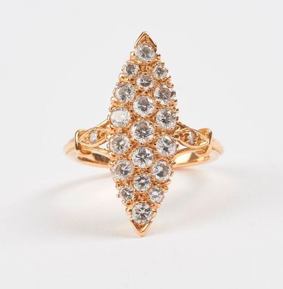 null Bague marquise en or jaune (750) ornée de diamants de taille brillant en serti...