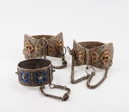 null AFRIQUE DU NORD, première moitié du XXème siècle

- Paire de bracelets rigides,...