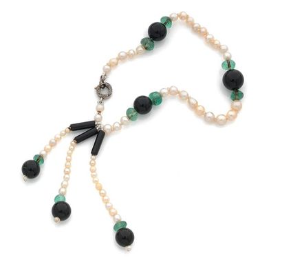 null Bracelet souple formé d'une alternance de petites perles de culture blanches,...
